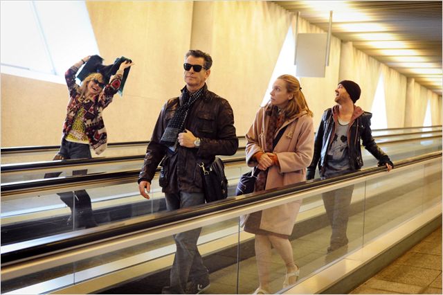 A Long Way Down est présenté en avant-première par le festival du film anglais et irlandais d'Ajaccio le 28 novembre 2015