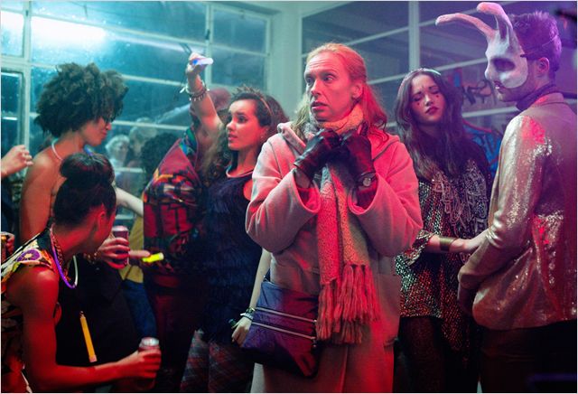 A Long Way Down est présenté en avant-première par le festival du film anglais et irlandais d'Ajaccio le 28 novembre 2015